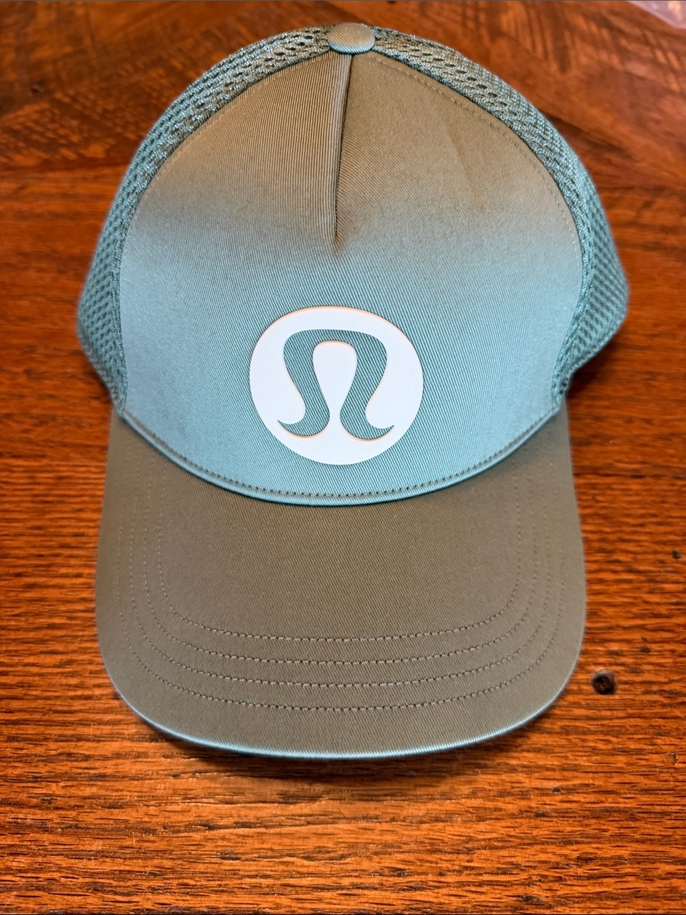 lululemon athletica women’s Sage Green Mesh Trucker Hat Sz s/m